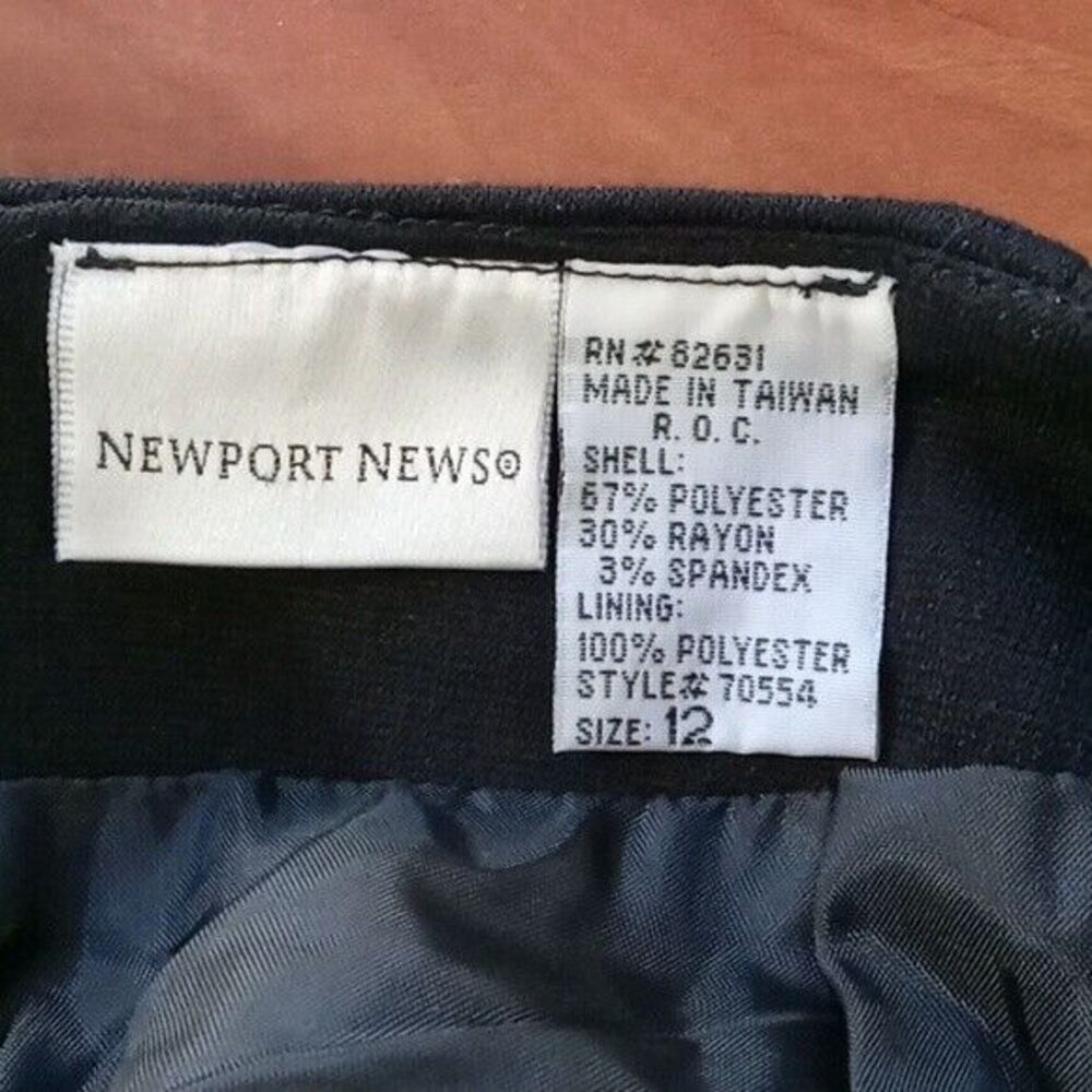 Newport News size 12 black lined skirt - Picture 3 of 10
